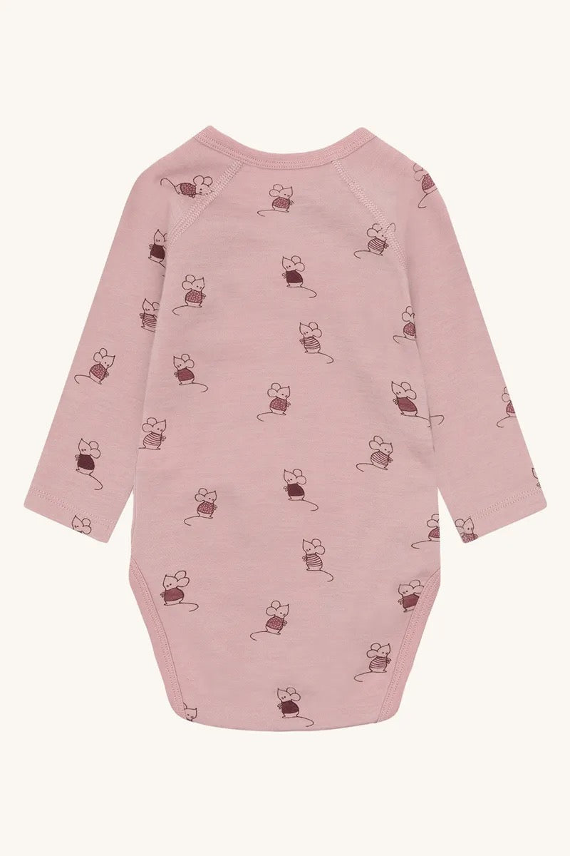 Omslagsbody Bo Mouse Adobe Rose