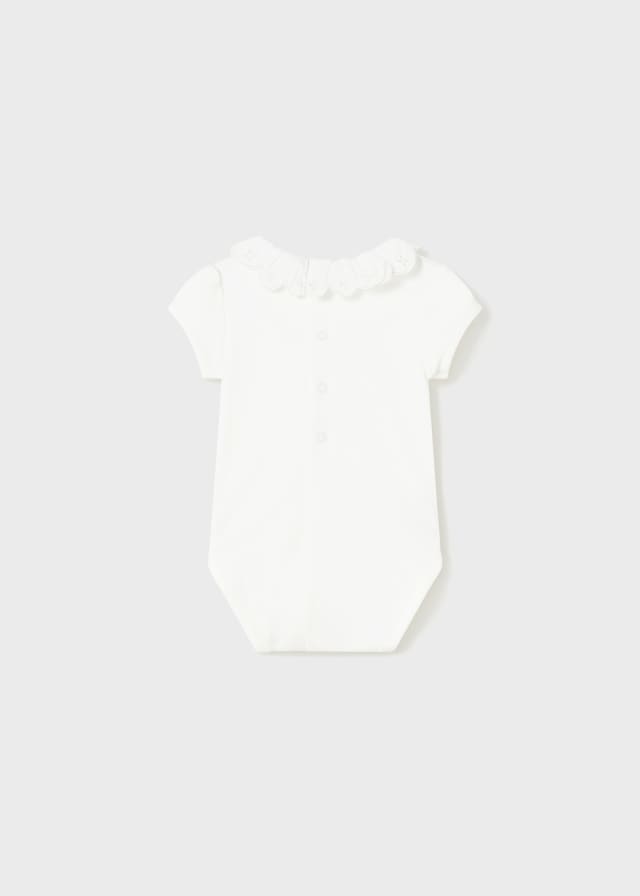 Body kortermet volanger hvit