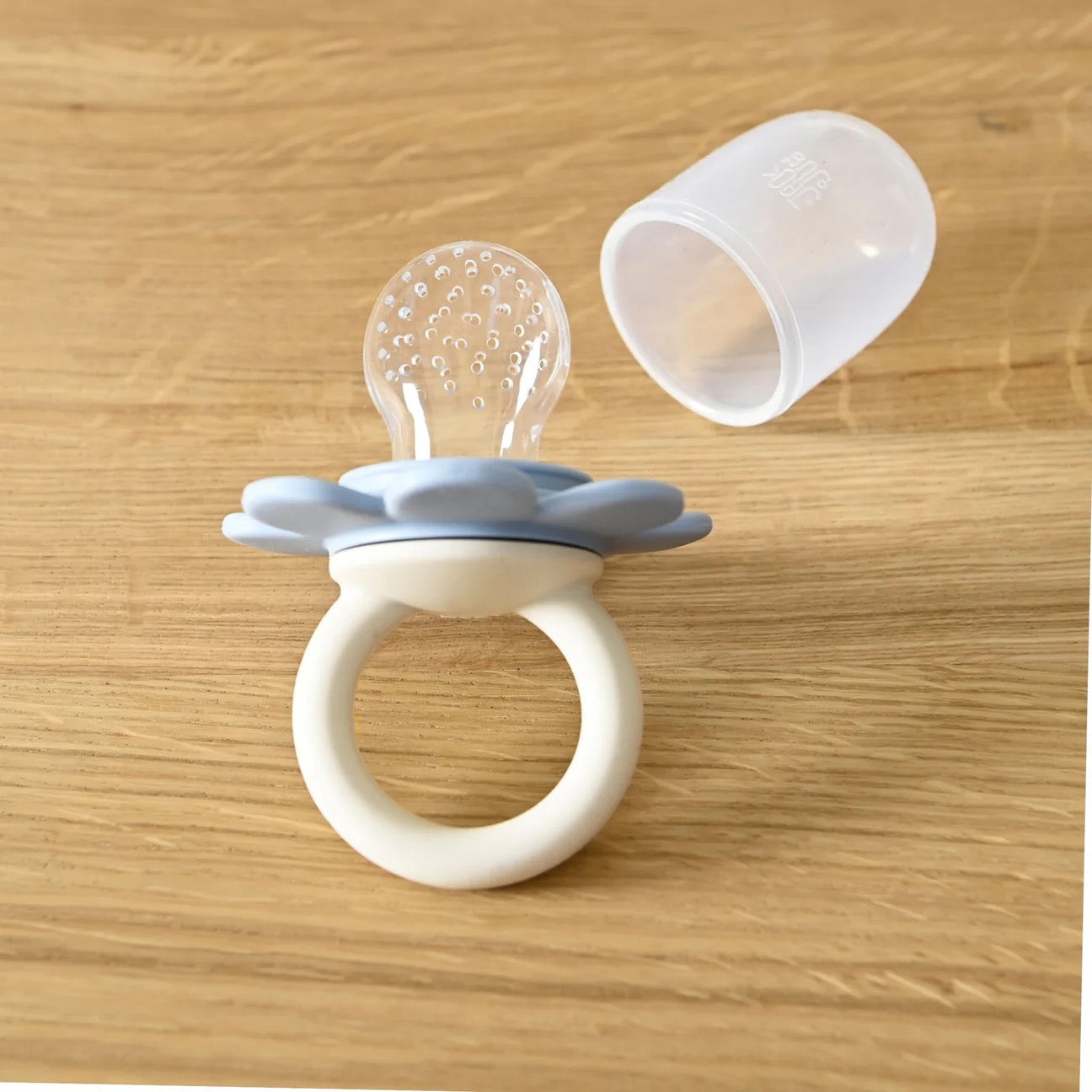 Fruktsmokk Poppy Fruit Feeder Cream/Pale Blue